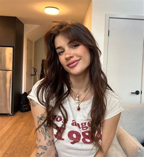 Ariel Kytsya Curvy Model Bio Amp Facts Curvy Model Fashion